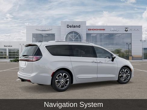 New 2026 Chrysler Pacifica Pinnacle w/ Trailer Tow Group AWD/4WD image 4