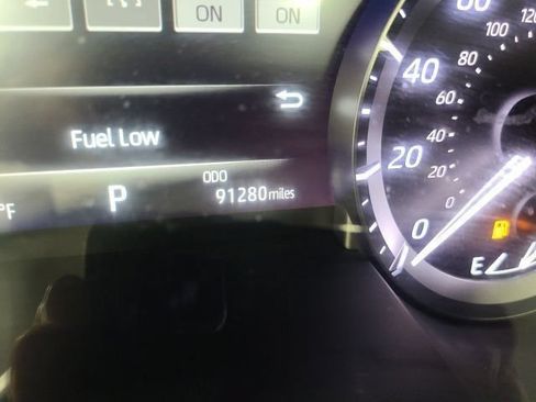Used 2023 Toyota Highlander XLE AWD/4WD image 33