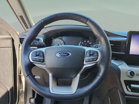 Used 2021 Ford Explorer XLT w/ Equipment Group 202A image 10