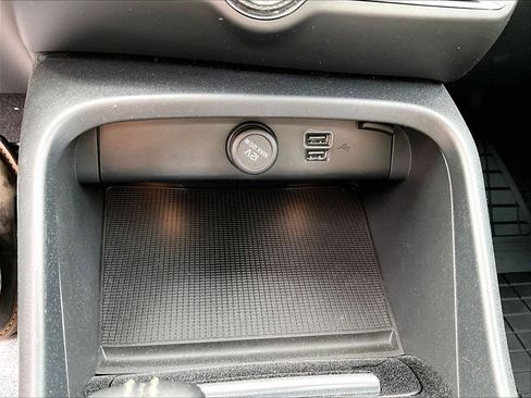 Used 2021 Volvo XC40 T5 R-Design w/ Climate Package image 30