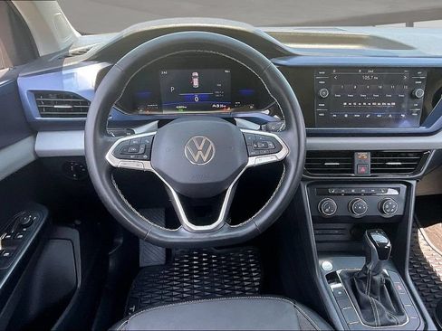 Used 2022 Volkswagen Taos SE FWD image 8