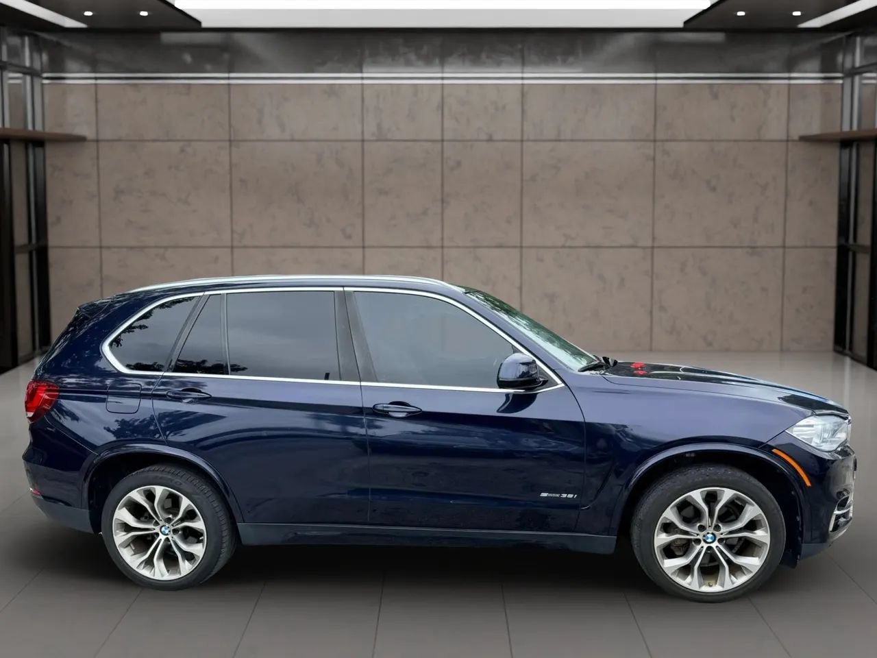 Used 2018 BMW X5 sDrive35i RWD image 2