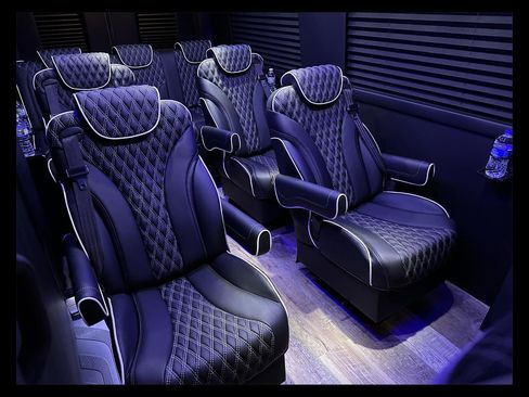 Used 2023 Mercedes-Benz Sprinter 2500 image 2