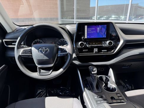 Used 2023 Toyota Highlander L image 16
