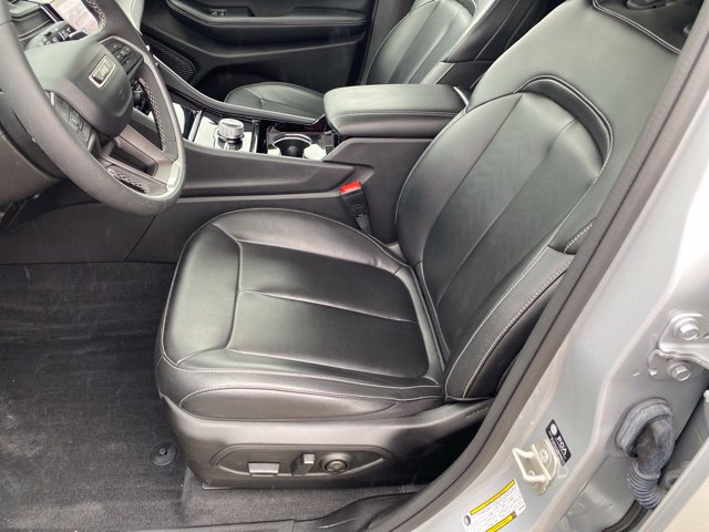 Used 2023 Jeep Grand Cherokee Limited AWD/4WD image 17