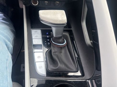 Used 2023 Hyundai Elantra Limited image 10