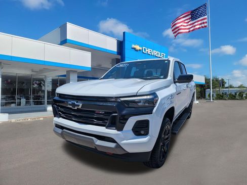 Used 2025 Chevrolet Colorado Z71 w/ Technology Package AWD/4WD image 8