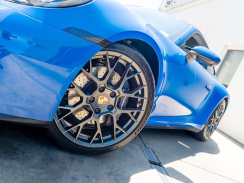 Used 2025 Porsche 911 Carrera RWD image 4