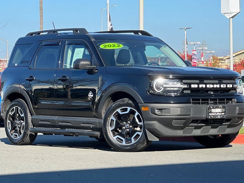 Used 2022 Ford Bronco Sport Outer Banks w/ Tech Package image 2