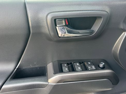 Used 2023 Toyota Tacoma TRD Off-Road image 11