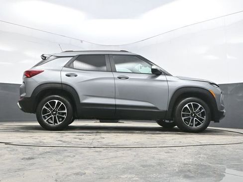 Used 2025 Chevrolet TrailBlazer LT w/ Driver Confidence Package image 40