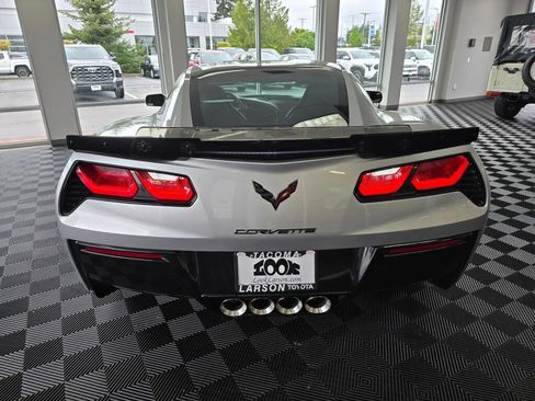 Used 2017 Chevrolet Corvette Stingray Coupe w/ Carbon Flash Badge Package RWD image 4