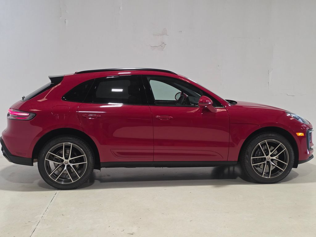 Certified 2026 Porsche Macan AWD/4WD image 8