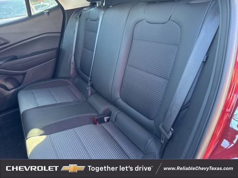 Certified 2025 Chevrolet Trax LT w/ LT Convenience Package image 14