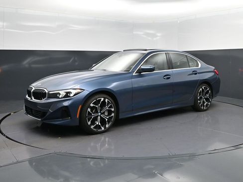 Certified 2025 BMW 330i Sedan RWD image 3