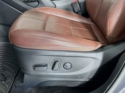 Used 2024 Kia Telluride EX w/ EX Captain's Chair Package image 23