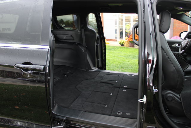 Used 2025 Chrysler Voyager LX FWD image 50
