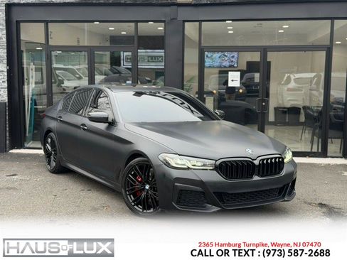 Used 2022 BMW 530i xDrive 530i xDrive Sedan w/ M Sport Package image 2