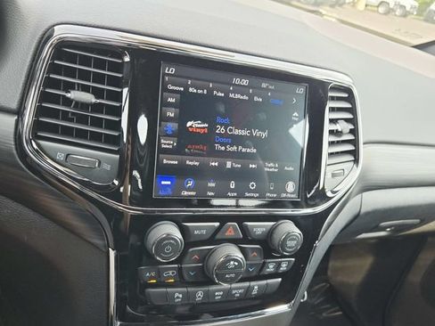 Used 2020 Jeep Grand Cherokee Altitude AWD/4WD image 21