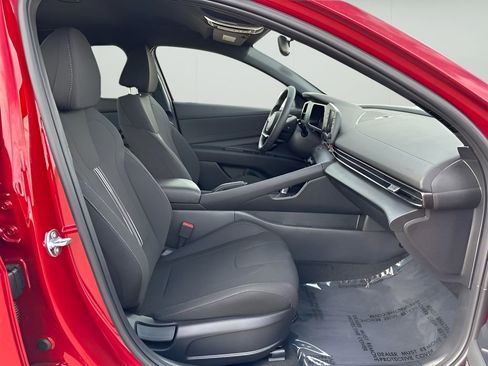 Used 2025 Hyundai Elantra Sport image 22