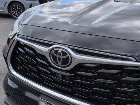 Used 2022 Toyota Highlander Platinum AWD/4WD image 12