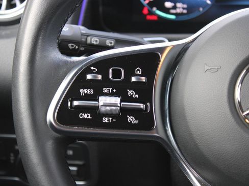 Used 2023 Mercedes-Benz EQB 300 4MATIC image 24