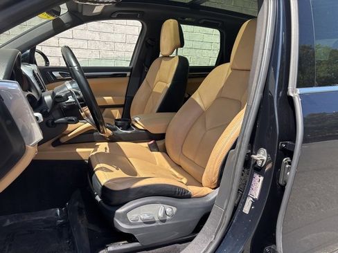 Used 2016 Porsche Cayenne S image 30