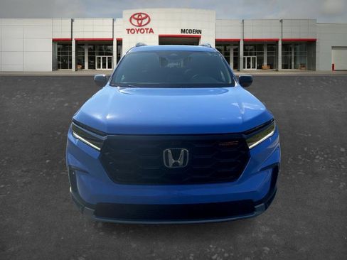 Used 2025 Honda Pilot TrailSport image 2