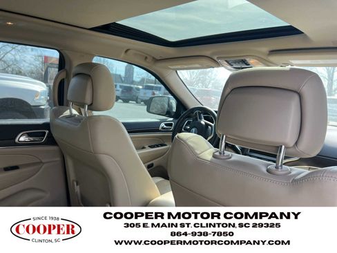 Used 2017 Jeep Grand Cherokee Limited w/ Luxury Group II image 2