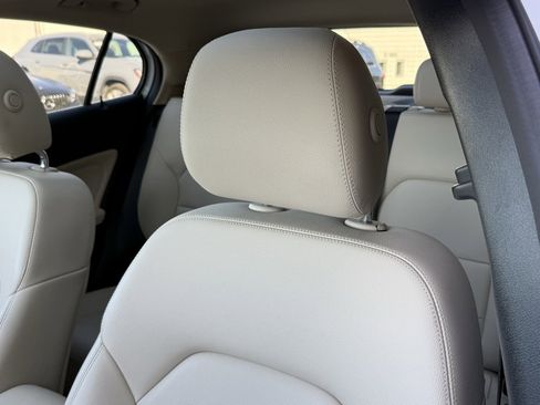 Used 2019 Mercedes-Benz GLA 250 4MATIC image 3