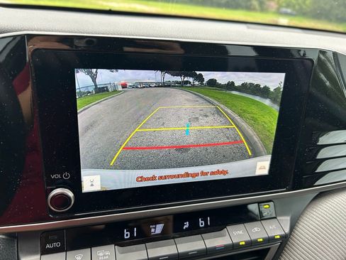 Used 2025 Toyota Camry SE FWD image 26