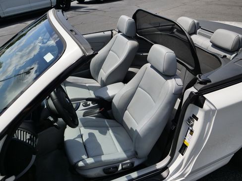 Used 2011 BMW 135i Convertible RWD image 52