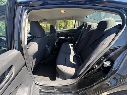 Used 2025 Nissan Altima 2.5 SV FWD image 25