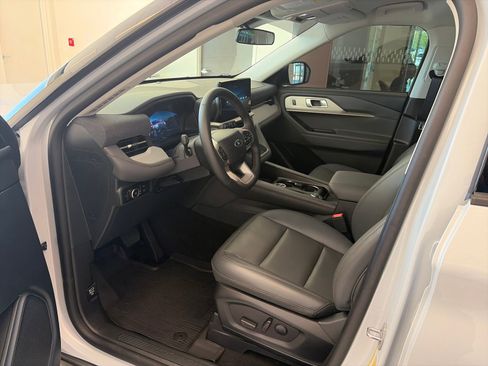 Used 2026 Ford Explorer Active w/ Active Comfort Package AWD/4WD image 12