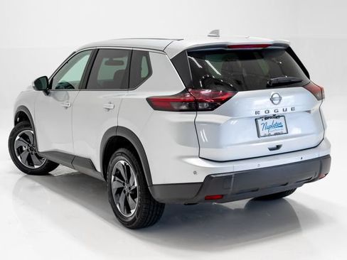 Used 2025 Nissan Rogue SV FWD image 29