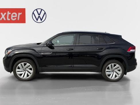 Certified 2022 Volkswagen Atlas Cross Sport SE w/ Panoramic Sunroof Package image 12