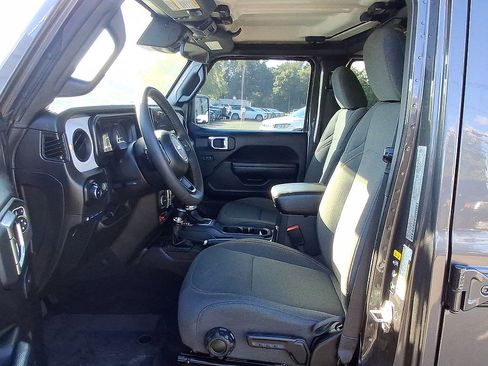 Used 2024 Jeep Wrangler Unlimited AWD/4WD image 17