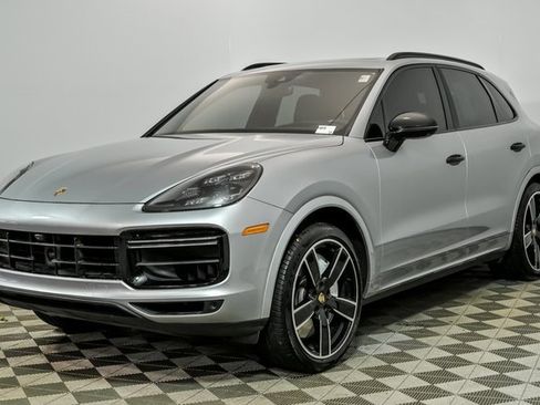 Used 2020 Porsche Cayenne Turbo image 4