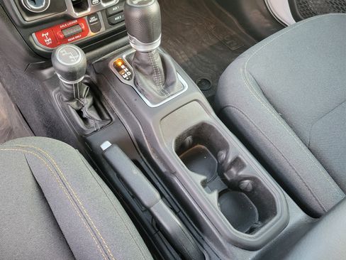 Used 2025 Jeep Wrangler Unlimited Sport AWD/4WD image 22