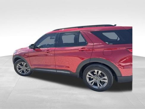 Used 2023 Ford Explorer XLT w/ Equipment Group 202A AWD/4WD image 56