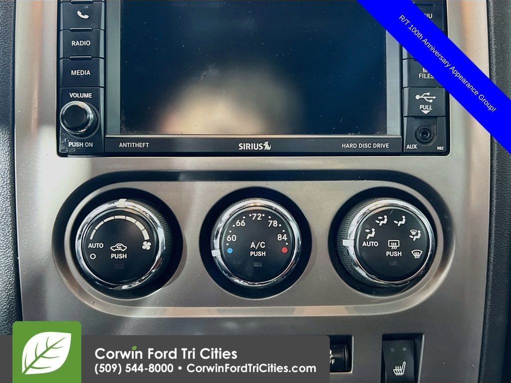 Used 2014 Dodge Challenger R/T RWD image 9