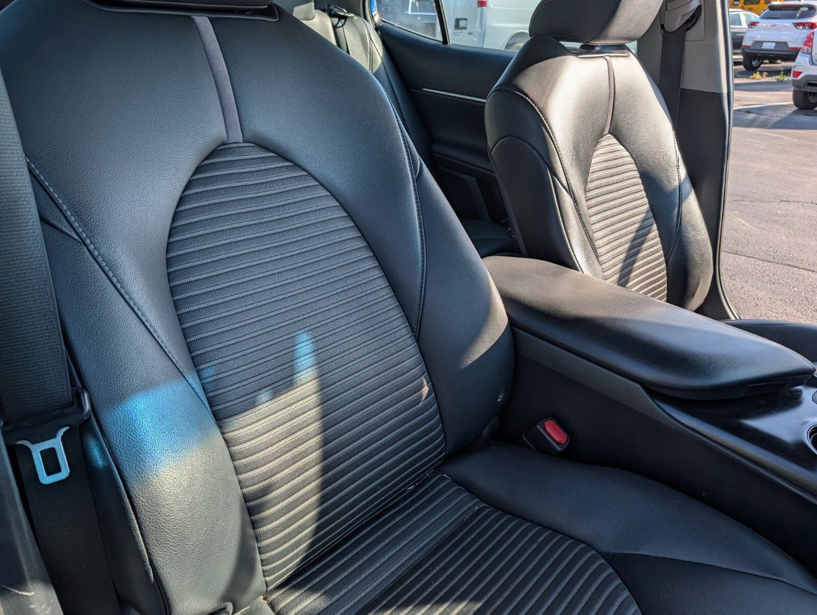 Used 2019 Toyota Camry SE FWD image 19