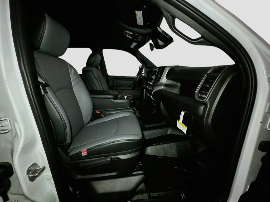 New 2026 RAM 5500 Tradesman w/ Chrome Appearance Group AWD/4WD image 29