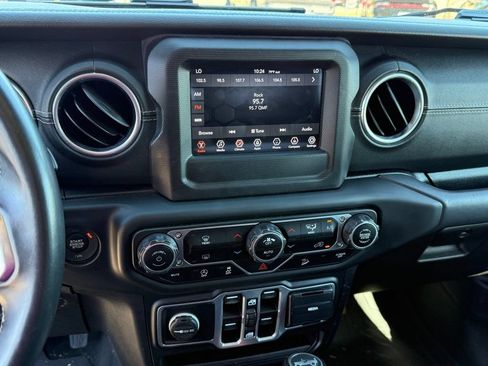 Used 2018 Jeep Wrangler Unlimited Sahara AWD/4WD image 19