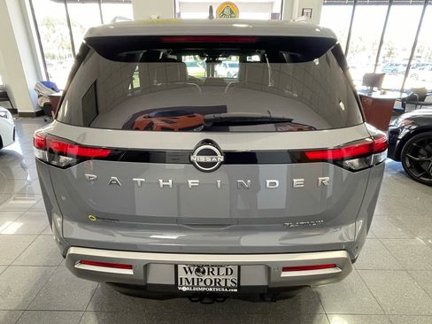Used 2025 Nissan Pathfinder Platinum FWD image 4