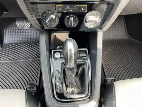 Used 2016 Volkswagen Jetta Sport image 19