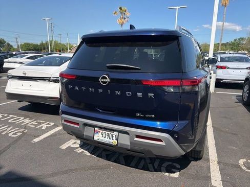 Used 2022 Nissan Pathfinder SL image 4