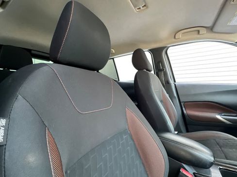 Used 2021 Nissan Kicks SR w/ Interior Electronics Package FWD image 19