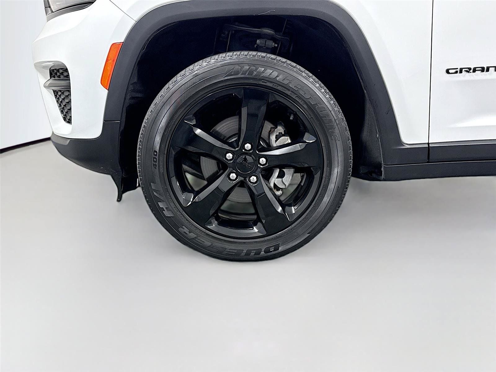 Used 2023 Jeep Grand Cherokee Altitude AWD/4WD image 33