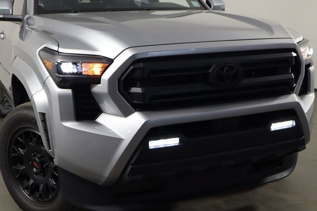 Used 2025 Toyota Tacoma SR5 AWD/4WD image 45